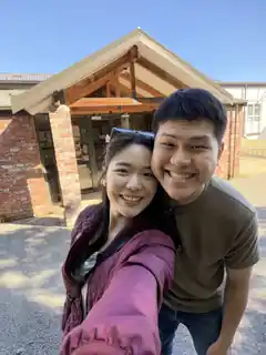 Gabriel and Estella outside a house in New Zealand